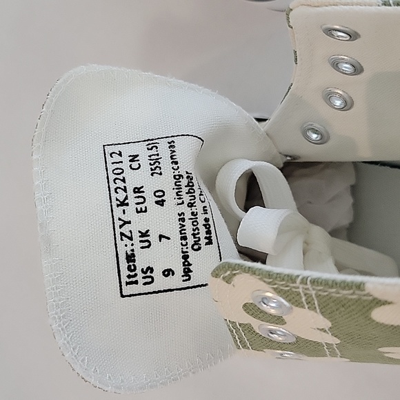 Classic Canvas Ankle Sneakers With Flower Print - Picture 5 of 8